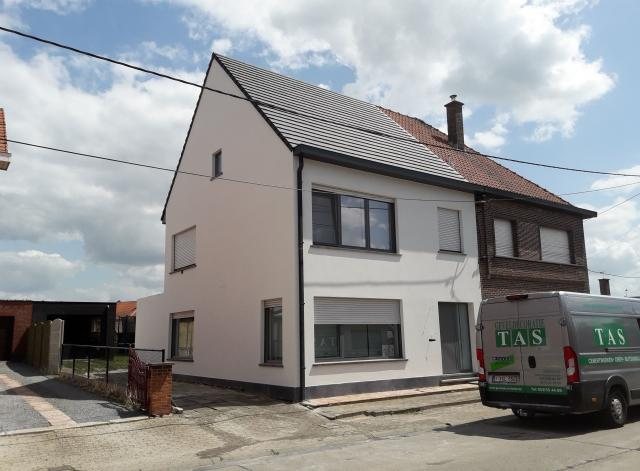 Woning in Moerzeke met nieuwe gevelpleister